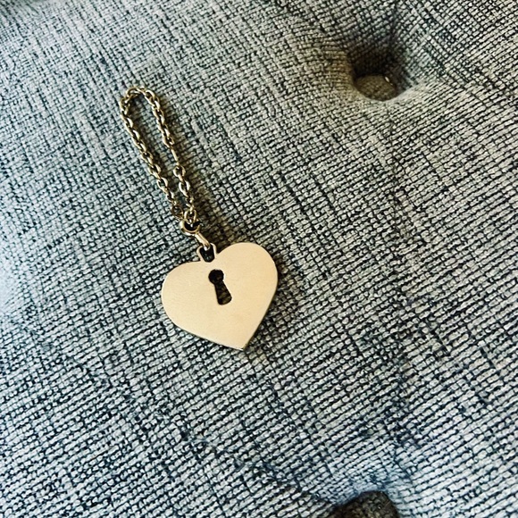 Chanel Gold Heart Padlock Motif Pink Rhinestones Bag Charm 💗 - Picture 4 of 5